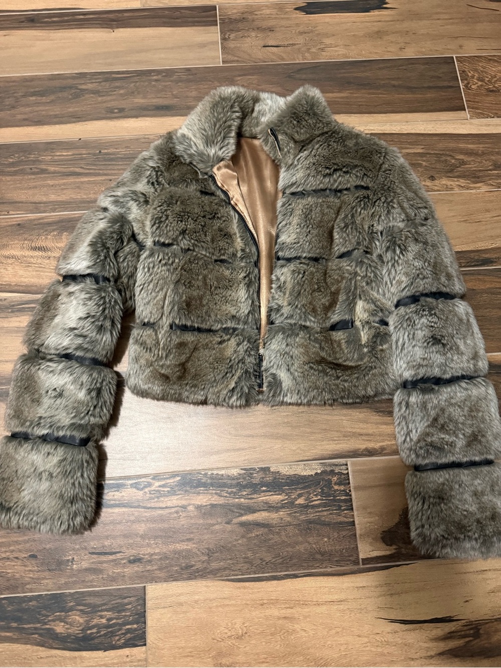 Cropped Faux Fur Jacket in Gray-Brown
